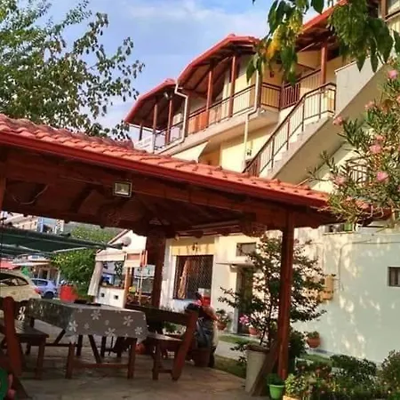 Sakis Hotel Cápsula Paralía Skotínis