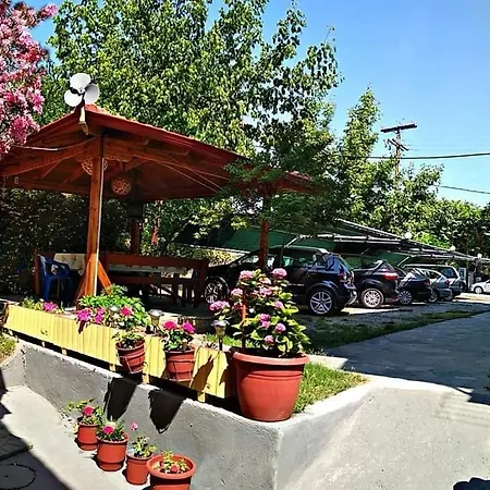 Sakis Hotel Cápsula Paralía Skotínis