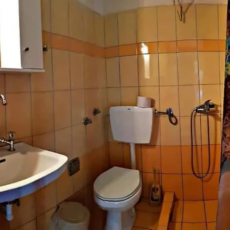 Hotel Cápsula Sakis Paralía Skotínis